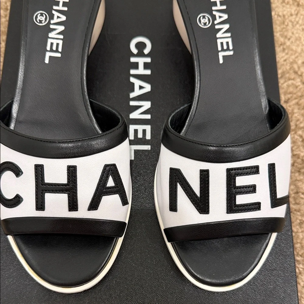 Chanel Iconic Logo Slides 37.5 Black White Leather With Box Authentic - Picture 5 of 12